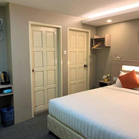 The Vibe Inn Yangon Luaran gambar