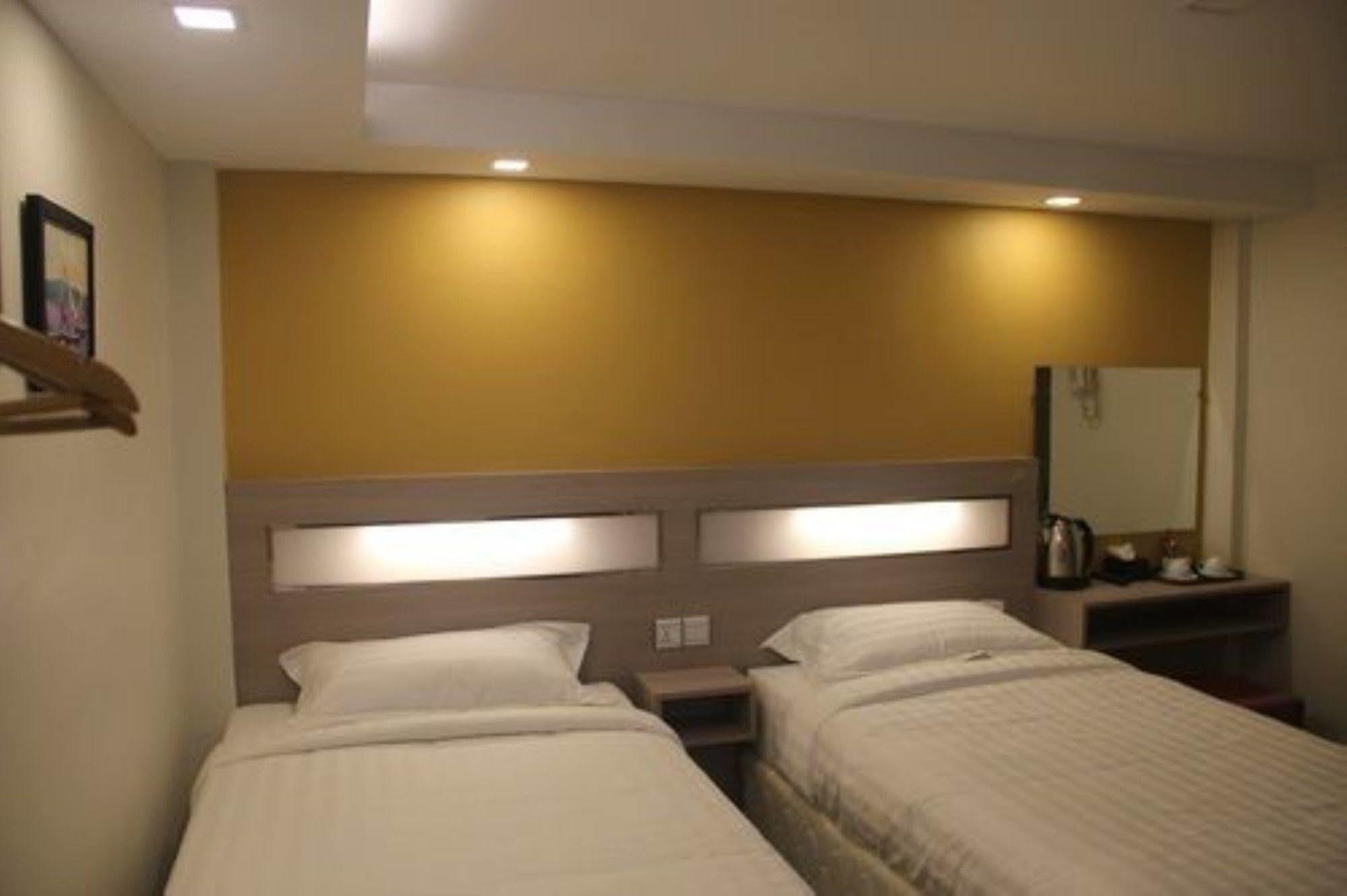 The Vibe Inn Yangon Luaran gambar